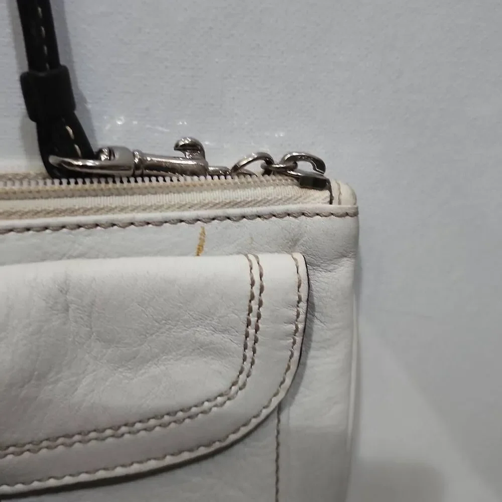 Coach Soho white leather buckle wristlet clutch bag. Y2K